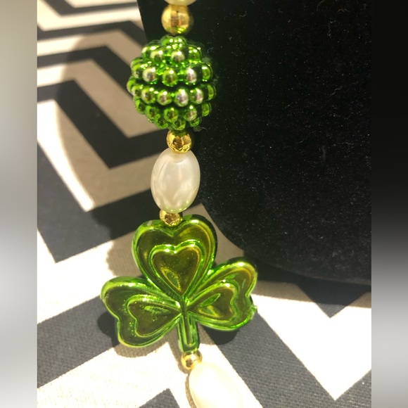 St Paddy’s Lucky Clover Necklace - Picture 2 of 2